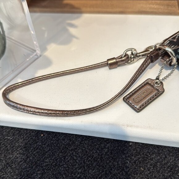 Coach “Limited Edition” Metallic Graffiti Hearts Wristlet w/Hang Tag (EUC) - Picture 4 of 16